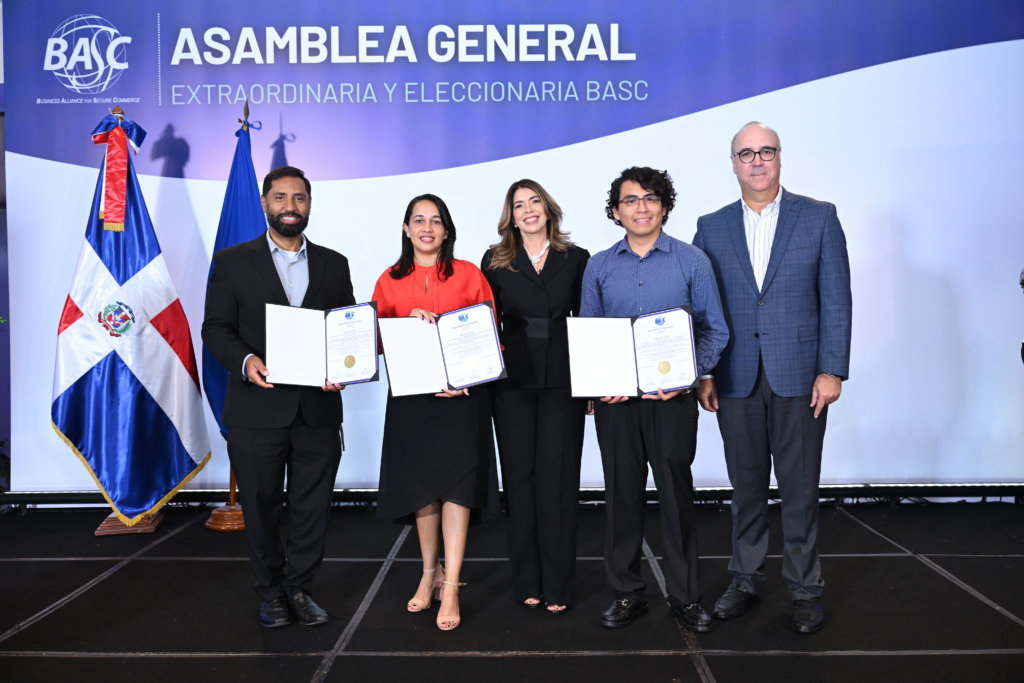Asamblea General BASC Dominicana - Entrega de Certificado - Bellón