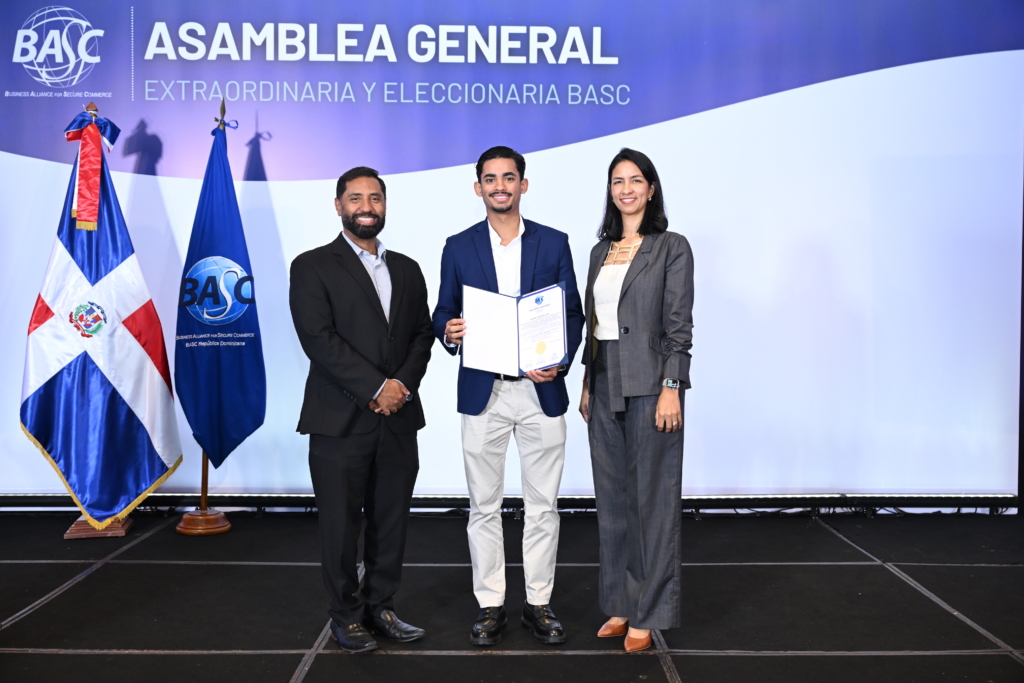 Asamblea General BASC Dominicana - Entrega de Certificado - Major Logistics