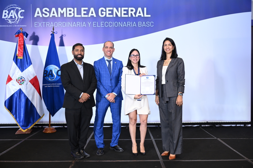 Asamblea General BASC Dominicana - Entrega de Certificado - QUALA