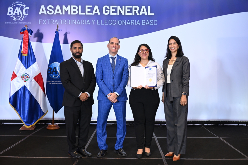 Asamblea General BASC Dominicana - Entrega de Certificado - SPARBER