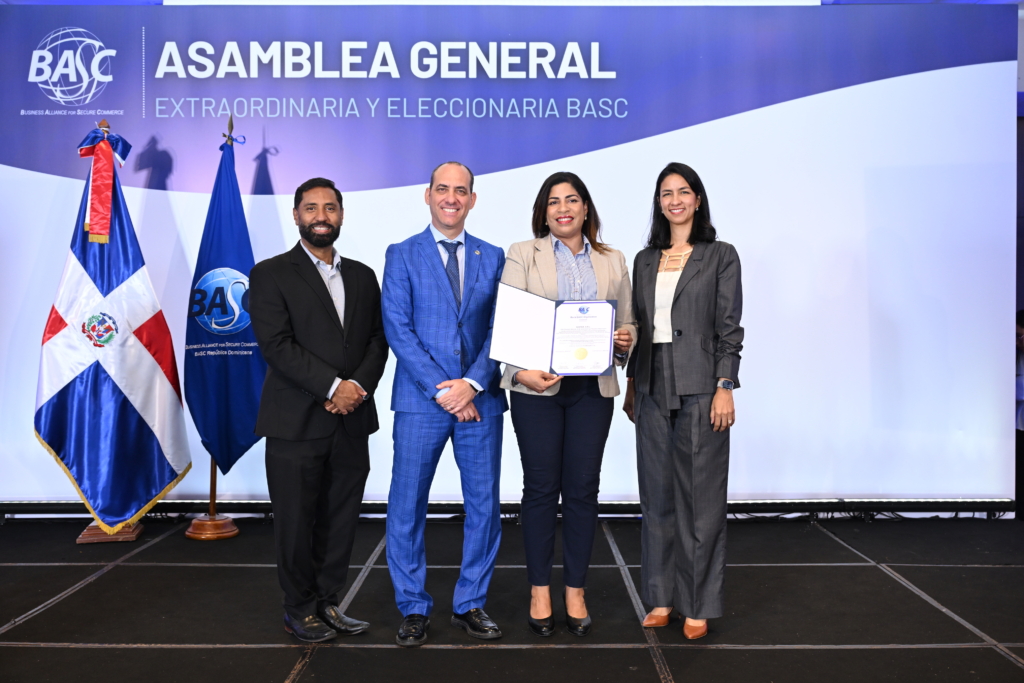 Asamblea General BASC Dominicana - Entrega de Certificado - VANTER